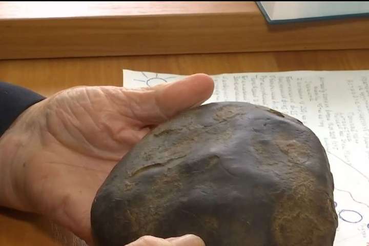 У Карпатах метеорит впав на гараж селянина
