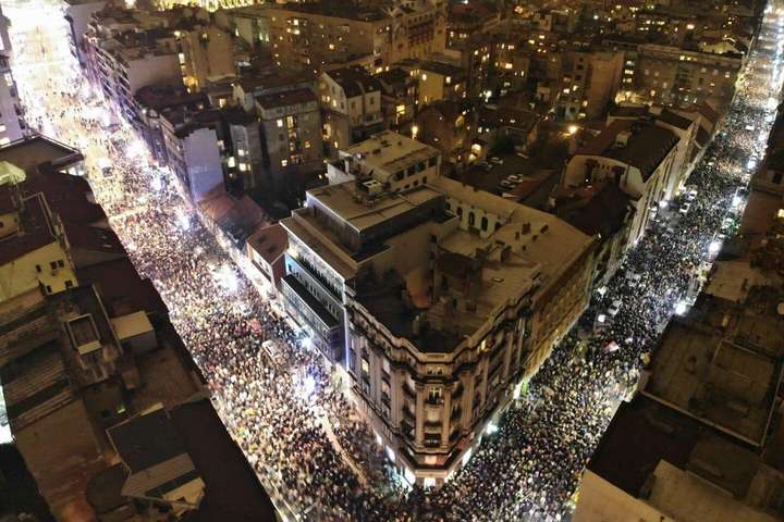 У Белграді тисячі сербів вийшли на протести проти президента