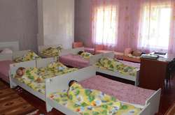 У Житомирі вихователька дитсадка знімала з дітей прикраси і здавала їх у ломбард