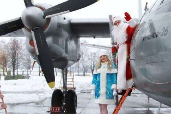 До Вінниці Дід Мороз і Снігуронька дісталися літаком