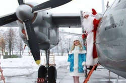 До Вінниці Дід Мороз і Снігуронька дісталися літаком