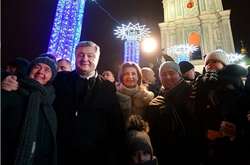 Президент України Петро Порошенко з дружиною Мариною на Софіївській площі у Києві