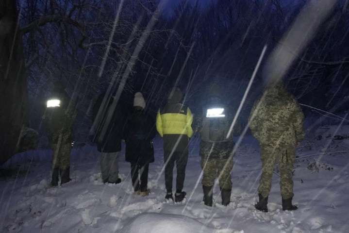 На українсько-польському кордоні прикордонники затримали чотирьох іноземців