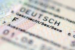 Громадяни Німеччини відтепер зможуть вказувати в документах третю стать