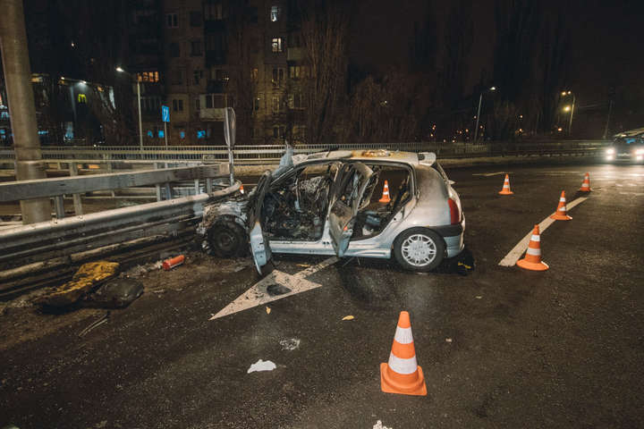 У новорічну річ в Києві внаслідок ДТП згорів автомобіль