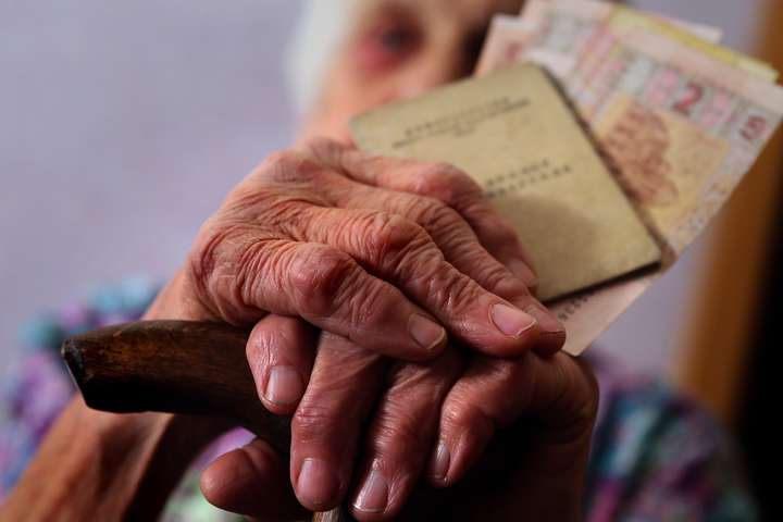 З нового року двом мільйонам пенсіонерів підвищують виплати
