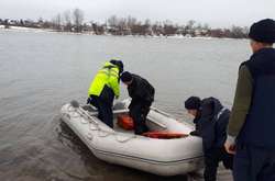 Столичні рятувальники врятували двох рибалок