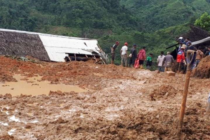 У результаті зсувів ґрунту в Індонезії загинули щонайменше 15 людей