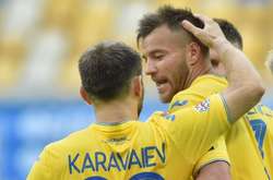 Андрій Ярмоленко в обіймах Караваєва