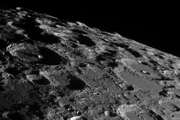 Китайський місяцехід висадився на темному боці Місяця