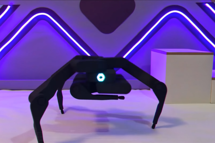 Видео дня: танцующий робот-гексапод из Robugtix 