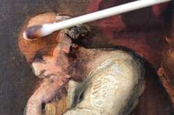 Художник показал, как восстанавливает старинную картину: захватывающее видео