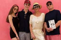 Кэтрин Зета-Джонс и Майкл Дуглас с детьми