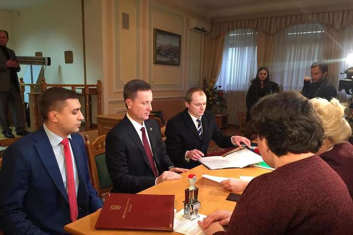 Вибори президента: Наливайченко подав до ЦВК документи