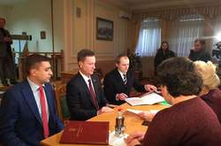 Валентин Наливайченко подав до ЦВК документи