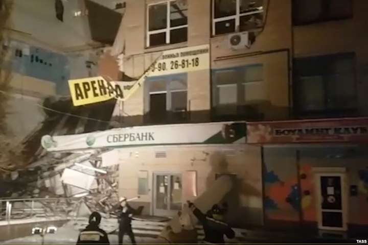 Вслед за трагедий в Магнитогорске в другом городе России обрушилась часть офисного здания
