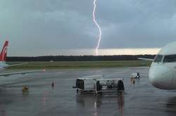 У Гданську блискавка влучила у пасажирський літак