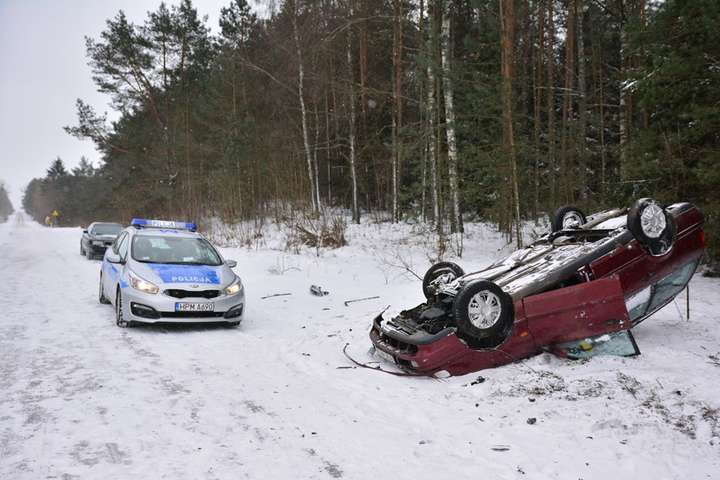У Польщі українець потрапив в ДТП: одне з авто перевернулось