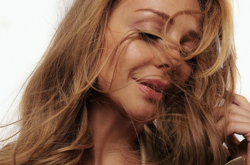 Тина Кароль показала фото в откровенном вечернем платье