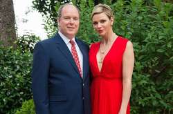  Альбер II и княгиня Шарлен 
  
 
 <ins class=