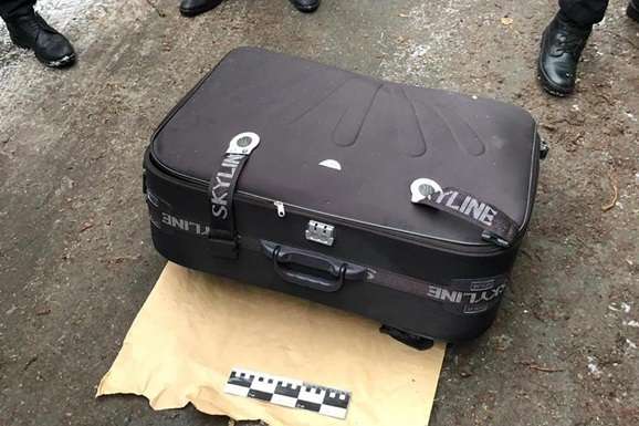 У Дніпрі на смітнику знайшли валізу з мертвою жінкою 