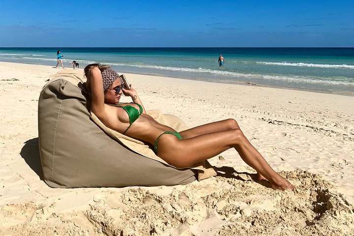 Як чарівна дружина голкіпера «Динамо» підкорює пляжі Мексики. Фотогалерея