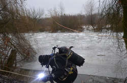 У Києві рятувальники дістали з Дніпра тіло жінки