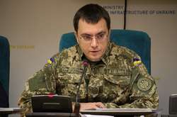 Омелян заявив, що має право одягати військову форму