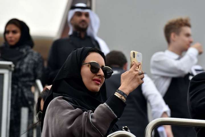 У Саудівській Аравії почнуть повідомляти жінок про розлучення за допомогою SMS