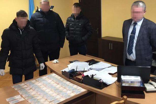 В Україні з початку року отримали хабарів на понад 450 тисяч гривень