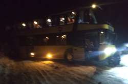 Рятувальники відбуксирували рейсовий автобус з пасажирами, що застряг на Львівщині