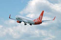 Український літак, що летів з Китаю, зробив незаплановану посадку у Тбілісі 