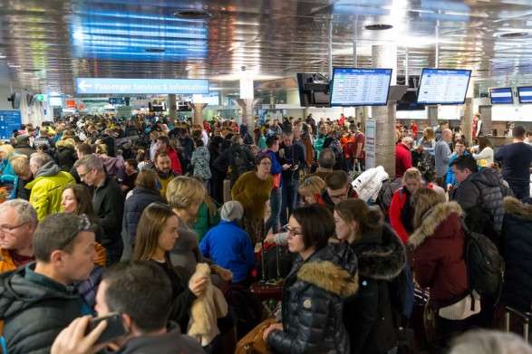 Снігопад спровокував затримки рейсів в аеропорту на заході Австрії