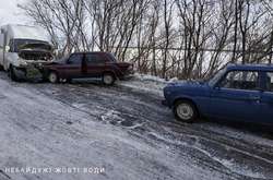 На Дніпропетровщині автобус з дитячою футбольною командою потрапив у ДТП (фото)