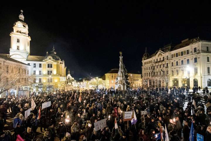 Тисячі угорців протестували в Будапешті проти «закону про рабство»