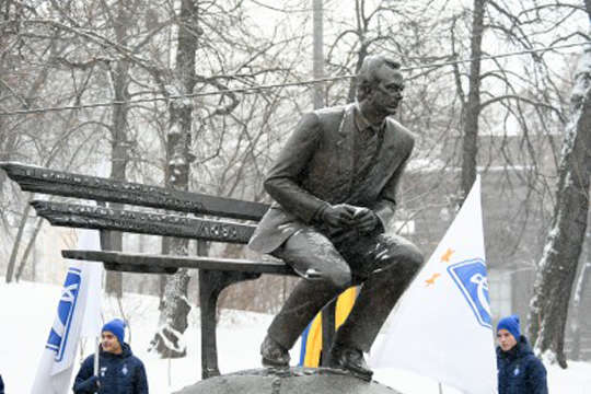 У Києві вшанували пам'ять Валерія Лобановського, якому сьогодні виповнилося б 80. Фото