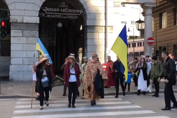 Різдвяний спів українською мовою прозвучав у центрі Генуї (відео)