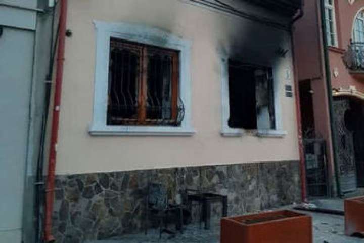 Будівля Спілки угорців в Ужгороді - Трьох поляків судитимуть за підпал будівлі спілки угорців на Закарпатті