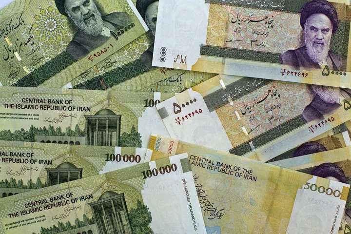 Центробанк Ірану прибере з банкнот національної валюти чотири нулі