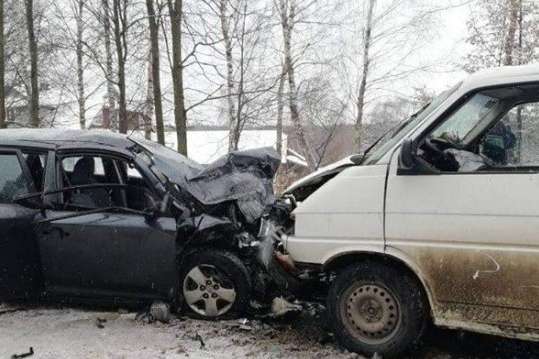 Лобове зіткнення автомобілів в Івано-Франківській області: є загиблі