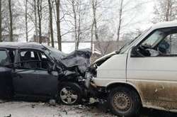 Лобове зіткнення автомобілів в Івано-Франківській області: є загиблі