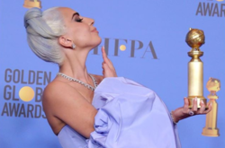 Леди Гага с «Золотым глобусом» и овсянкой в кровати: в сеть попало постельное фото звезды