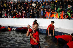 Зимова риболовля, катання на санках і лижах. Як у Південній Кореї проходить фестиваль льоду