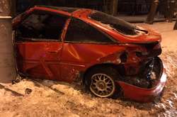 Від удару Nissan відкинуло у стовп та у дерево