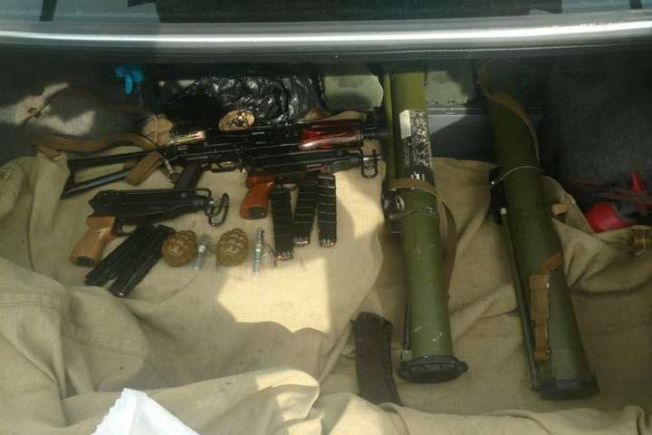 На Київщині судитимуть чоловіка, який продав арсенал зброї із зони АТО