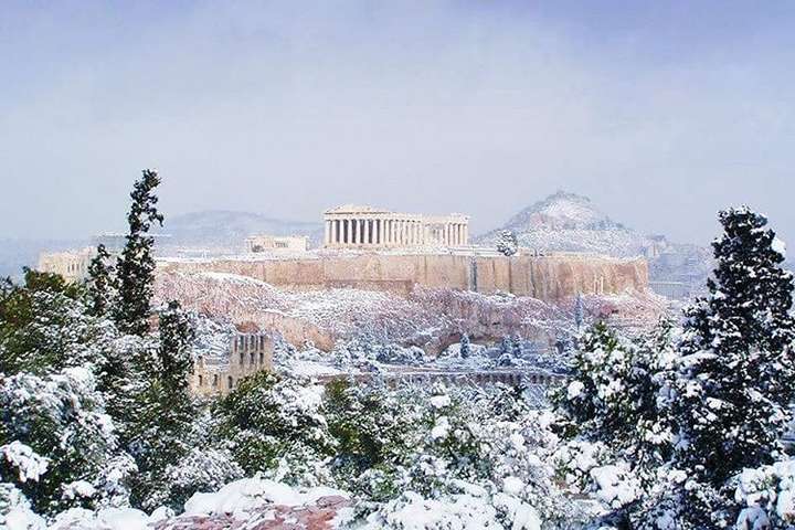 У Греції через сильні снігопади закрили школи