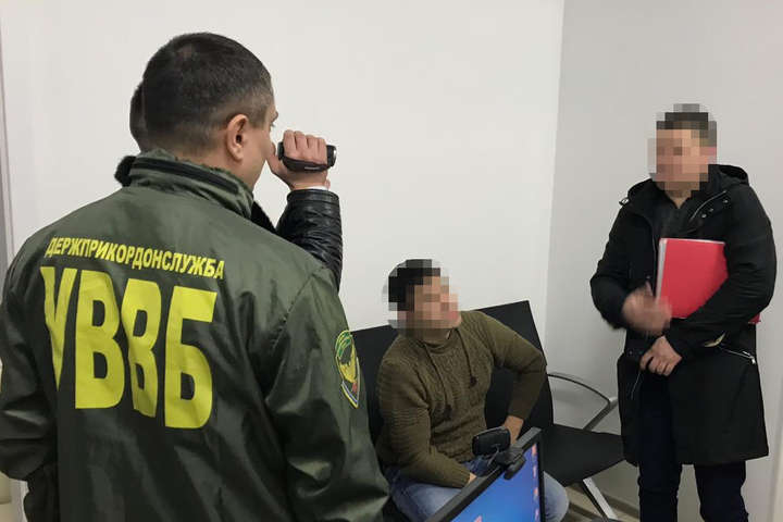 Факт пропонування хабара зафіксовано офіцерами Держприкордонслужби та представниками військової прокуратури - У київському аеропорту росіянин намагався підкупити прикордонників