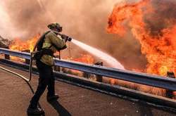  Каліфорнія регулярно страждає від масштабних лісових пожеж 