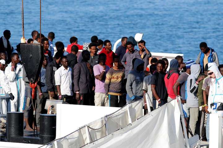 Мальта дозволила зійти на берег 49 врятованим мігрантам