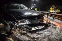 Сильно постраждала передня частина авто